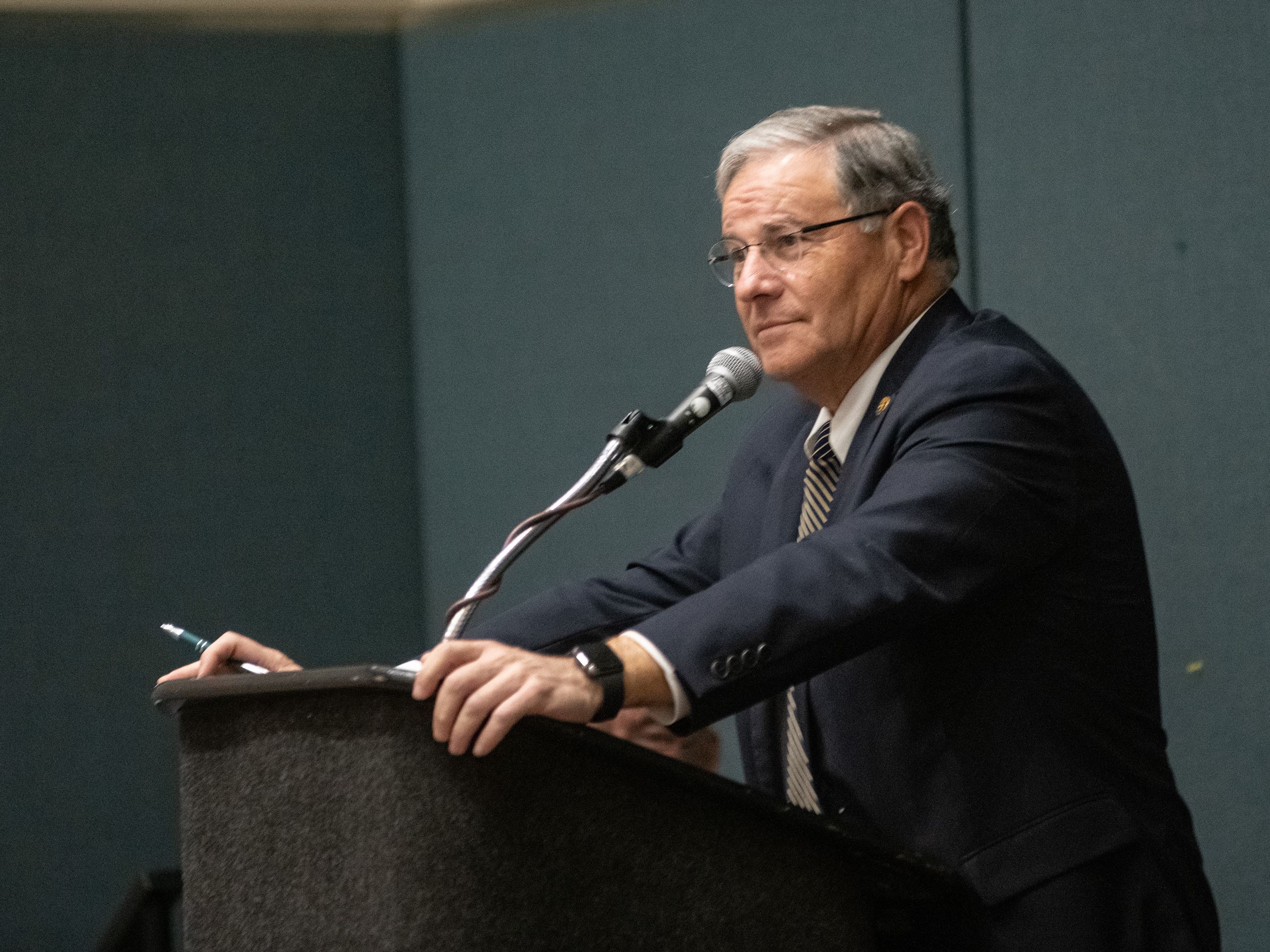 Laughter & Leadership session Senator Jon Bramnick speaking
