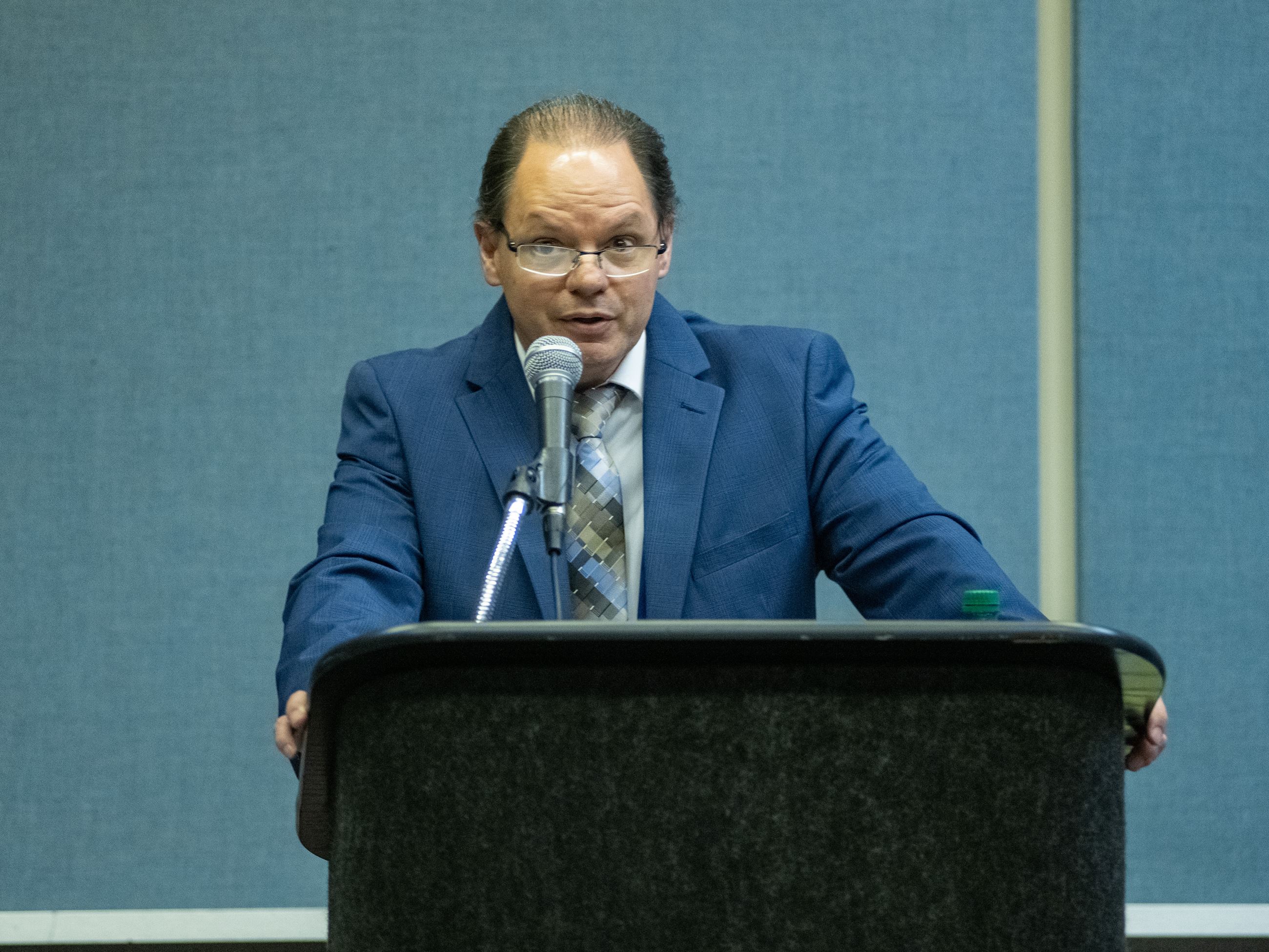 League Conference Resolution Committee meeting Mayor Ray Heck speaking